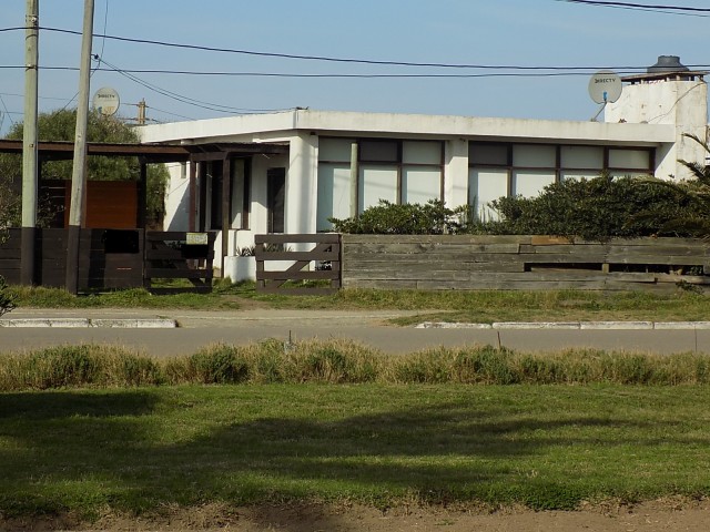 CASA SOBRE AVENIDA PRINCIPAL